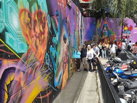 graffiti tour comuna 13|Medellín: Comuna 13 and Graffiti Guided Tour with a .